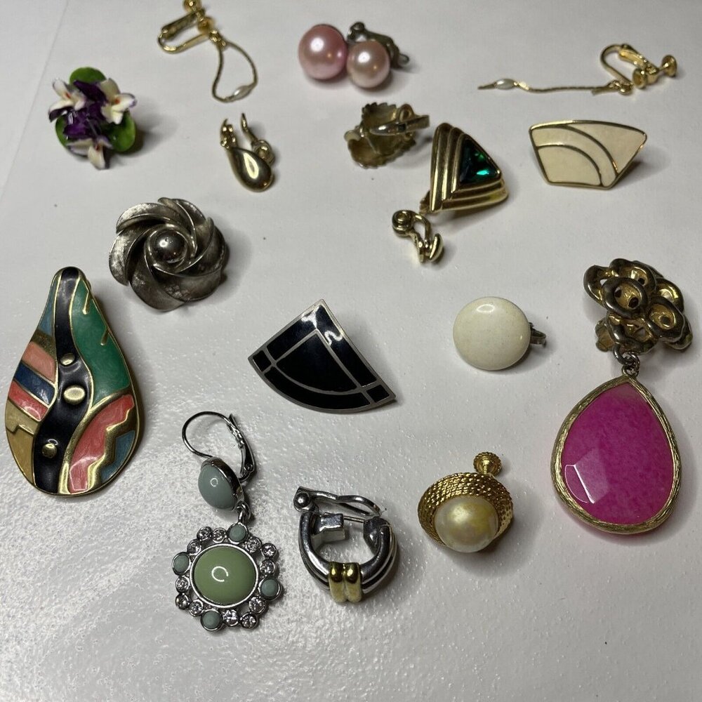 Lot of 17 Mismatched Signed Vintage Clip On Screw Back Earrings Trifari Napier +